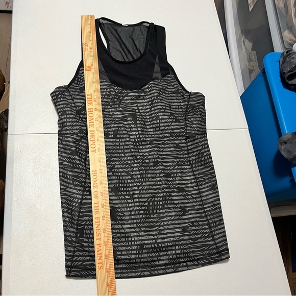 Lululemon Running In The City Tank Top Stripe Play Slate Black Size 10 W2 - Picture 7 of 8